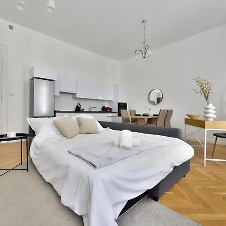 Central Newly Built Apartment, Aradi/2 *