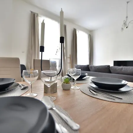 Central Newly Built Apartment, Aradi/2