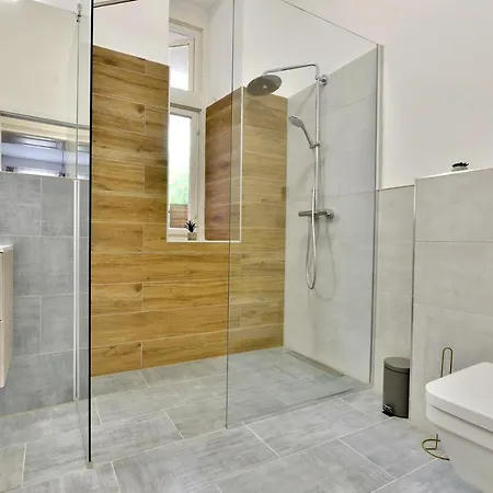 Central Newly Built Apartment, Aradi/2 Apartment