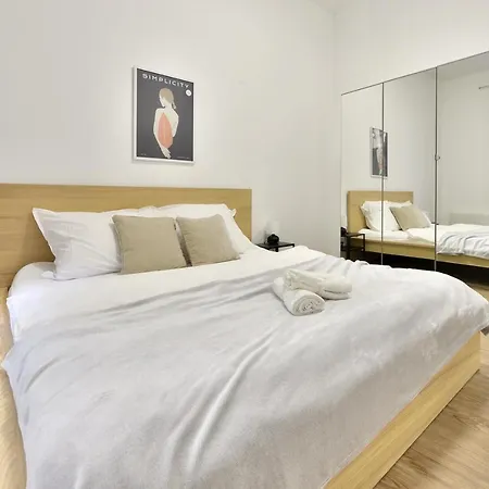 Central Newly Built Apartment, Aradi/2 *